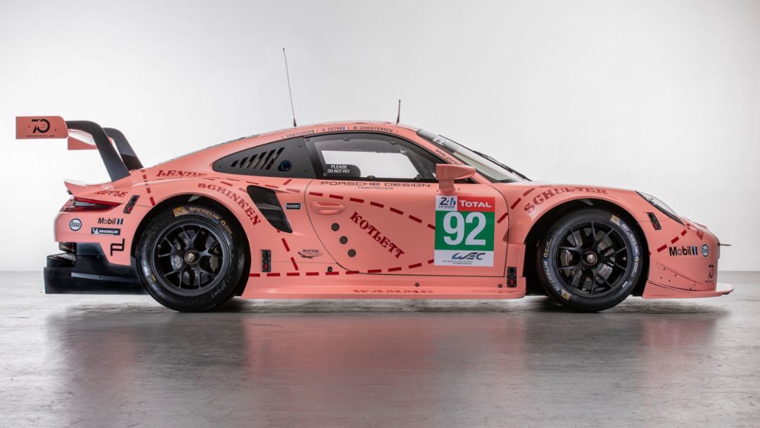 Two Porsche 911 RSR compete in historic livery - Porsche Two Porsche 911 RSR compete in historic livery - Porsche